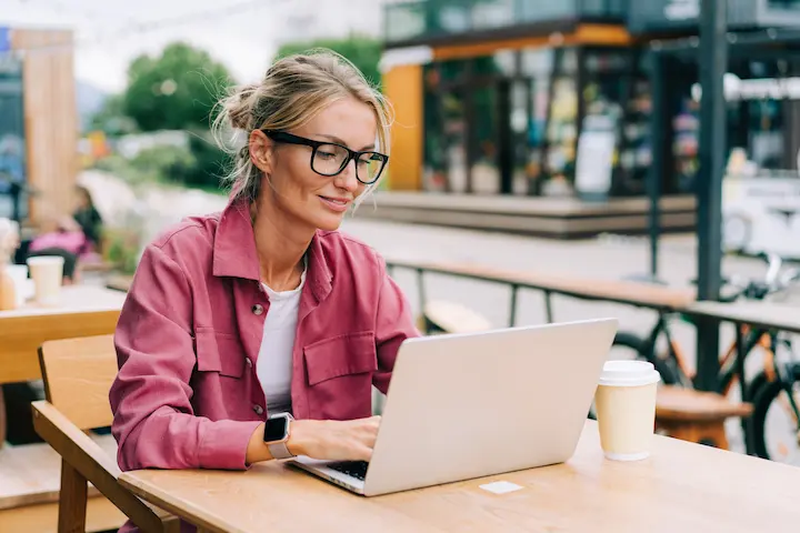 Independent expat professional working remotely in Mexico